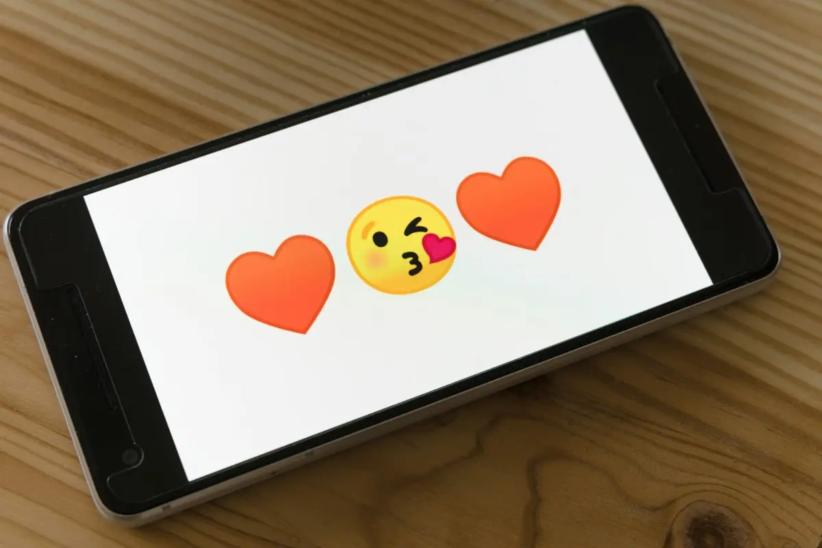 Profile picture selection dating app