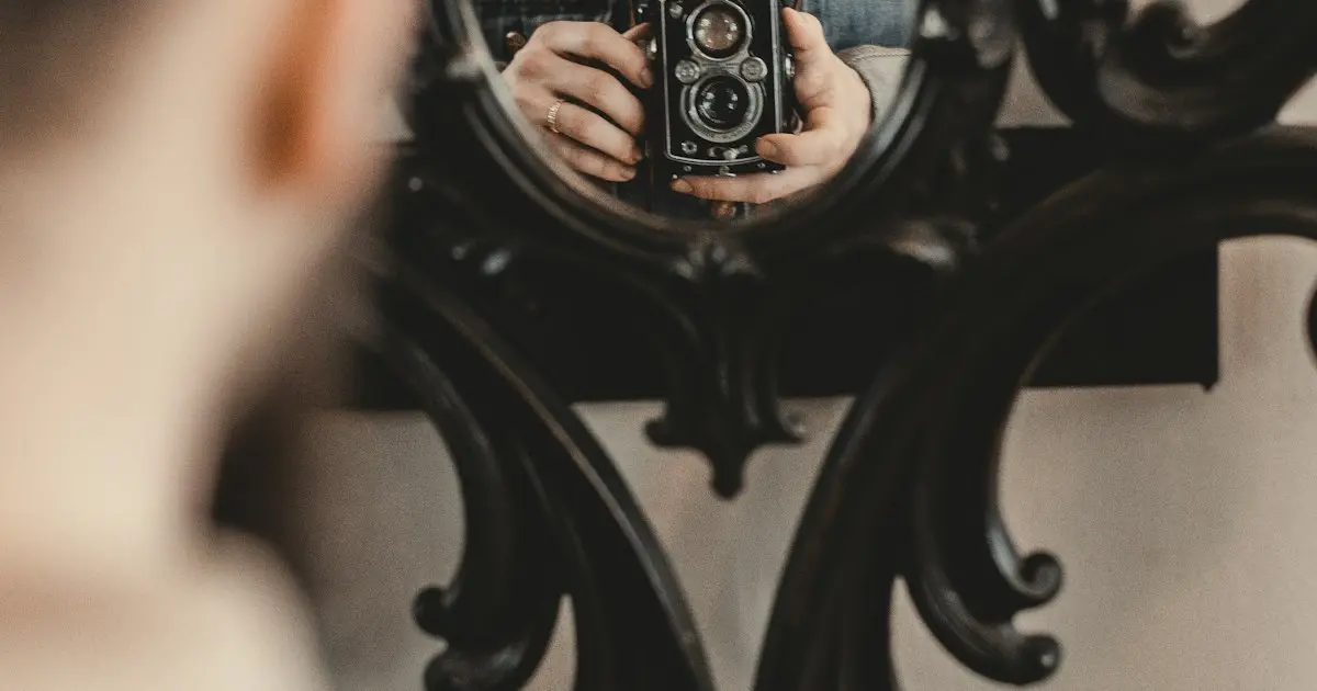 Selfie smartphone mirror portrait