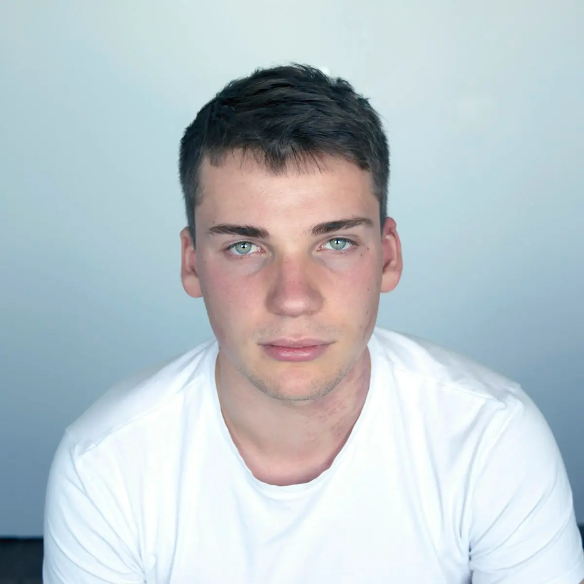 Tinder profile photo swipe