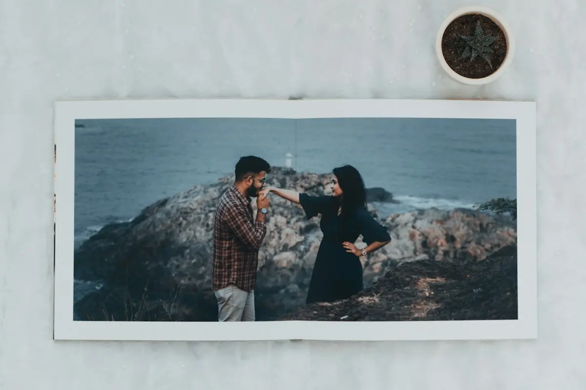 Photo gallery arrangement dating app
