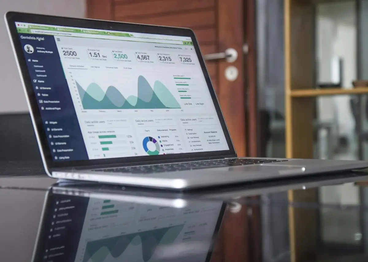 Analytics and testing for dating profile photos