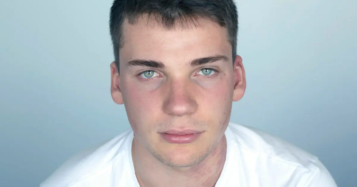 Tinder profile photo swipe