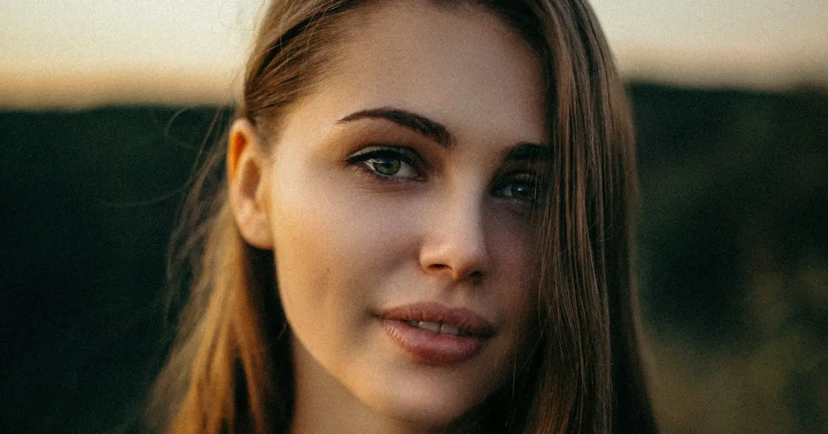 Attractive person with genuine smile illustrating photo psychology