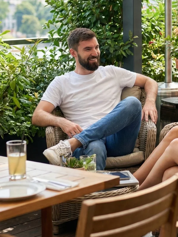 Social Proof · Restaurant Terrace : portrait dans un cadre en acrylique transparent