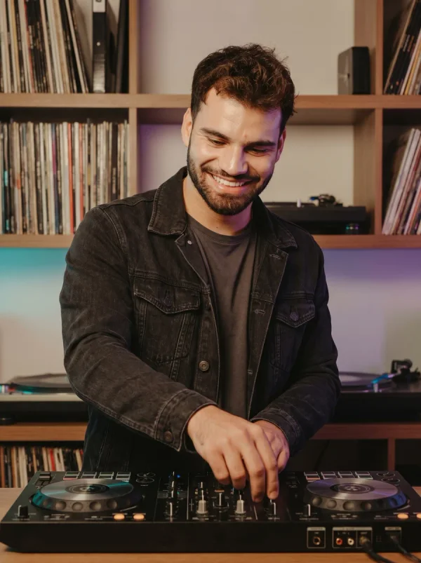Creative Hobby · Vinyl & Turntables: Porträt in einem klaren Acryldisplay